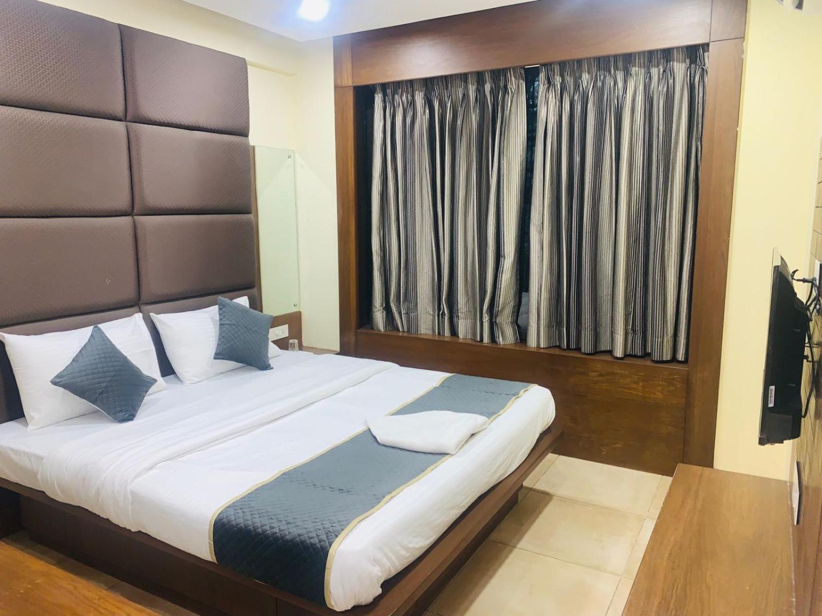 Sun Solitaire Pune Exterior foto